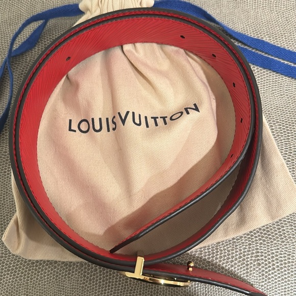 Louise Vuitton circle Lv buckle with reversible - Picture 4 of 4